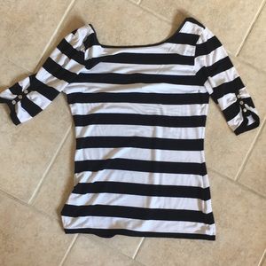 Black and white striped shirt 🖤